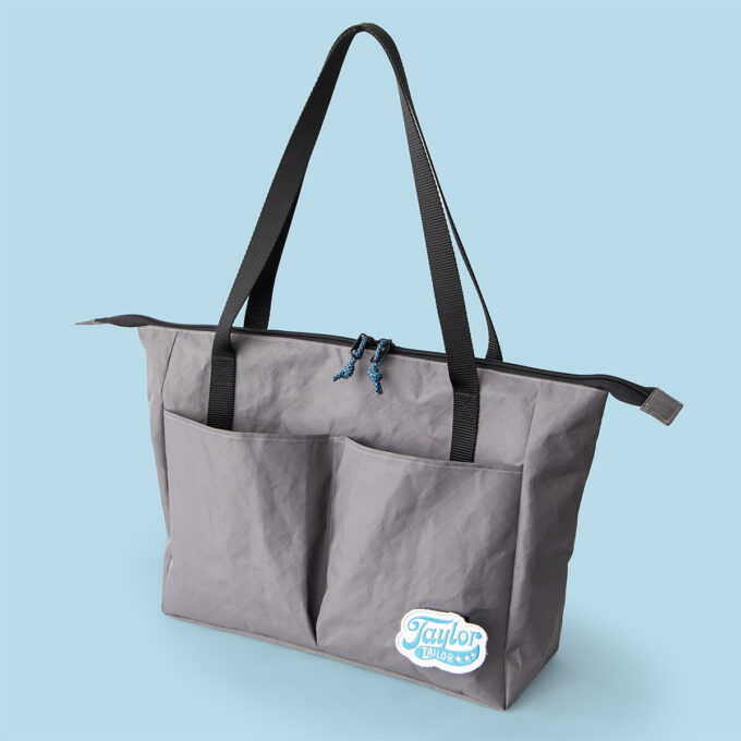 Tess Tote sewing pattern, front view showing exterior billow pocket and handles